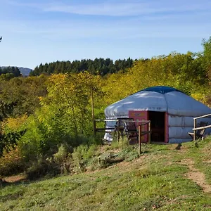 https://la-ferme-saint-jean-les-yourtes.hotels-rhonealpes.com