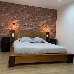  Appartement 2 Pieces Vue A Proximite Des Parfumeries